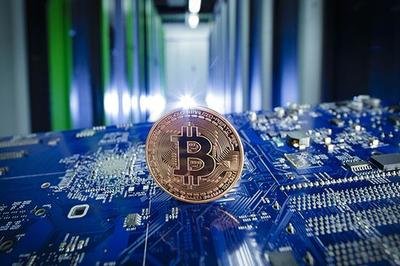 Solar-powered cryptocurrency mining farm installation